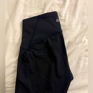 "Lululemon Women's Wunder style leggings Size 6 Mesh Panel 25"""